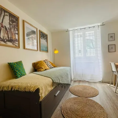 Charming For Two In The Heart Of Lägenhet *
