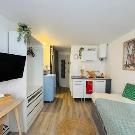 Charming For Two In The Heart Of Lägenhet